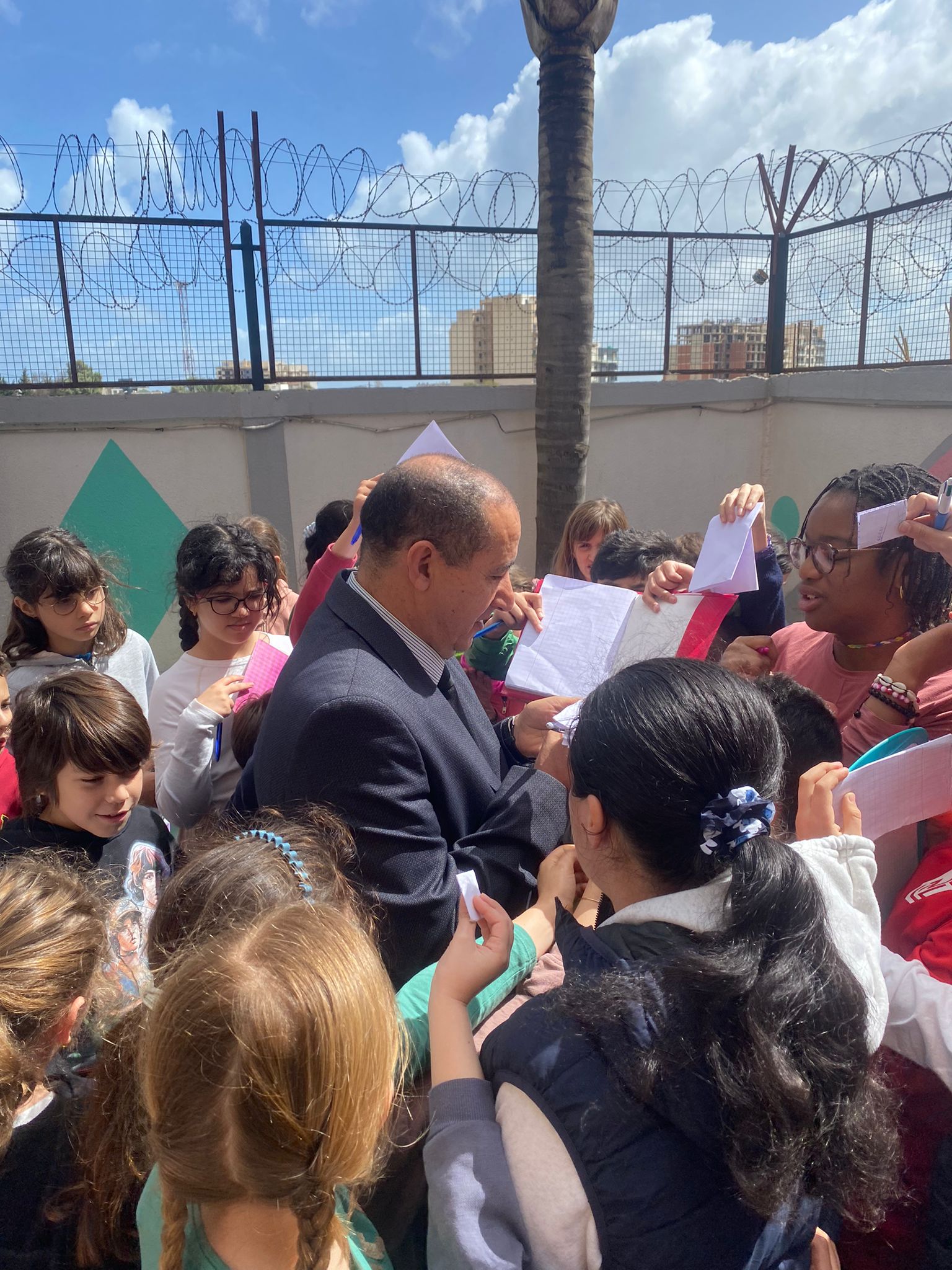 VISITE DE NOUREDDINE MORCELI A LA PEH 27 MARS 2024 Ecole MLF d'Alger